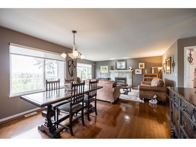 5231 234 Street, House detached with 4 bedrooms, 2 bathrooms and 6 parking in Langley BC | Image 5