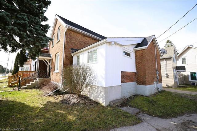 1282 1st Avenue W, House detached with 2 bedrooms, 1 bathrooms and 1 parking in Owen Sound ON | Image 1