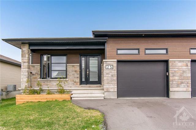 25 Matheson Street, Home with 2 bedrooms, 1 bathrooms and 2 parking in North Stormont ON | Image 2