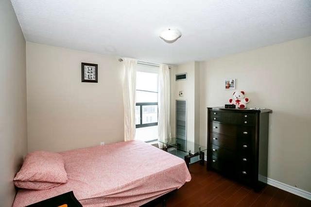 2302 - 18 Knightsbridge Rd, Condo with 3 bedrooms, 2 bathrooms and 1 parking in Brampton ON | Image 6