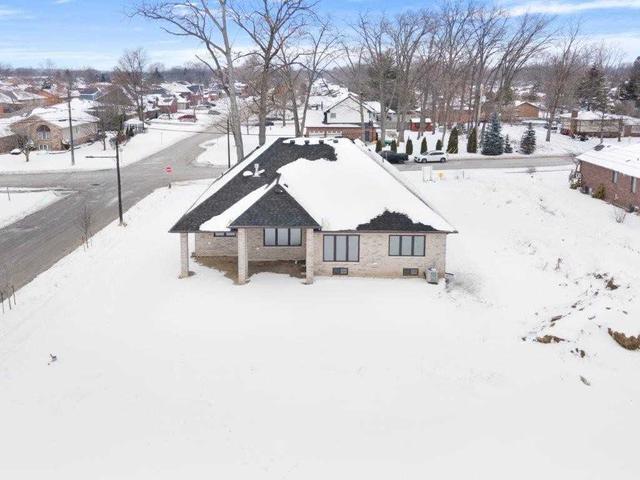 1365 Mayfair Ave, House detached with 3 bedrooms, 2 bathrooms and 4 parking in LaSalle ON | Image 37