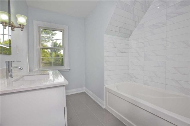 118 Elliott St, House detached with 3 bedrooms, 2 bathrooms and 4 parking in Brampton ON | Image 12