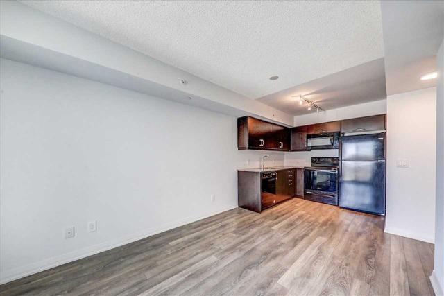 401 - 30 Meadowglen Pl, Condo with 1 bedrooms, 2 bathrooms and 1 parking in Toronto ON | Image 9