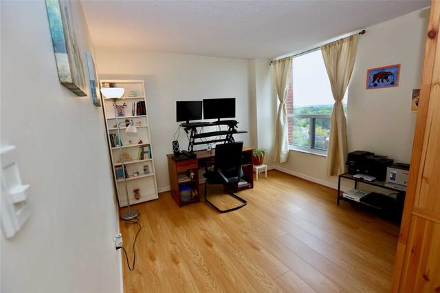 1504 - 2365 Kennedy Rd, Condo with 3 bedrooms, 2 bathrooms and 1 parking in Toronto ON | Image 3