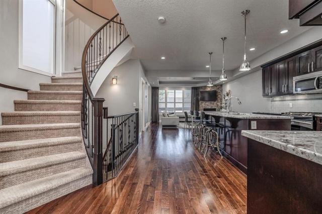 3327 40 Street Sw, Home with 4 bedrooms, 3 bathrooms and 2 parking in Calgary AB | Image 3