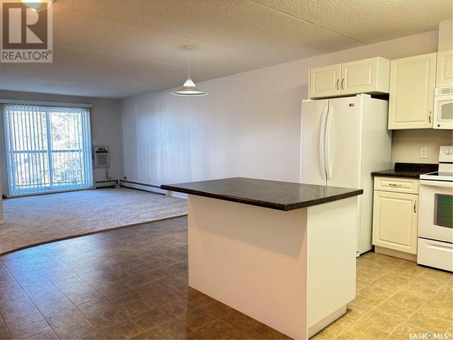 206 - 215 1st Street E, Condo with 2 bedrooms, 2 bathrooms and null parking in Nipawin SK | Image 5