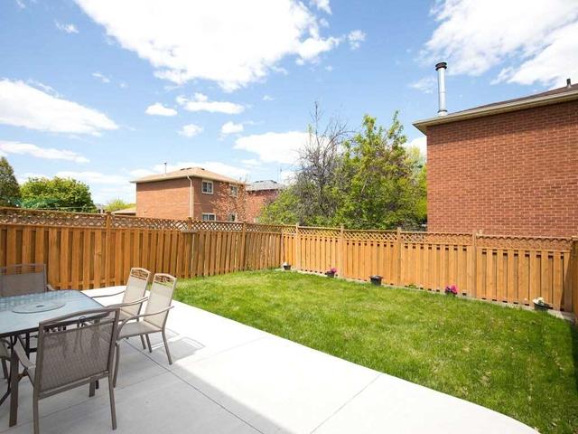 25 Murdoch Dr, House detached with 3 bedrooms, 3 bathrooms and 5 parking in Brampton ON | Image 33