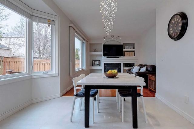 32 Castlemore Ave, House detached with 4 bedrooms, 4 bathrooms and 4 parking in Markham ON | Image 3