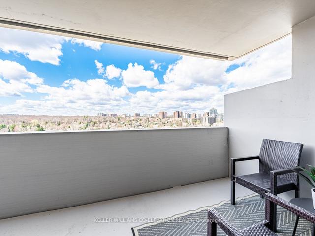 1513 - 260 Scarlett Rd, Condo with 2 bedrooms, 2 bathrooms and 1 parking in Toronto ON | Image 5