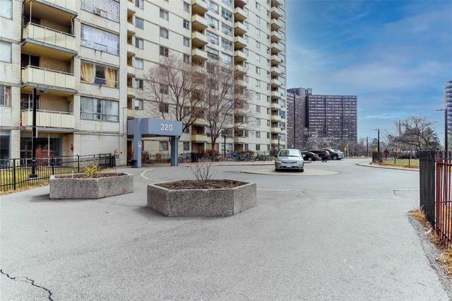 2206 - 320 Dixon Rd, Condo with 2 bedrooms, 1 bathrooms and 1 parking in Toronto ON | Image 1