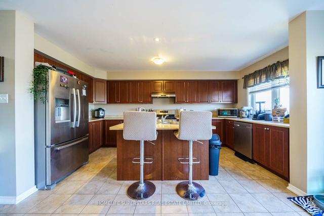 84 Lambert Cres, House detached with 3 bedrooms, 4 bathrooms and 4 parking in Brantford ON | Image 4