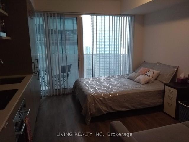 3411 - 100 Harbour St, Condo with 0 bedrooms, 1 bathrooms and 0 parking in Toronto ON | Image 10