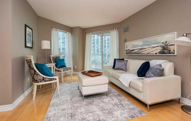 809 - 410 Queens Quay W, Condo with 2 bedrooms, 1 bathrooms and 1 parking in Toronto ON | Image 2
