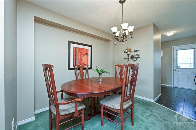 892 Paradise Crescent, Townhouse with 3 bedrooms, 2 bathrooms and 3 parking in Ottawa ON | Image 15