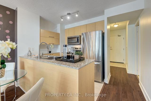 1107 - 11 Brunel Crt, Condo with 1 bedrooms, 1 bathrooms and 1 parking in Toronto ON | Image 2