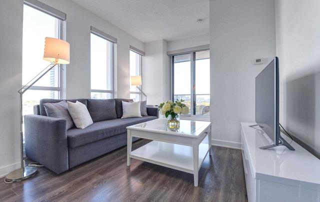 902 - 170 Sumach St, Condo with 2 bedrooms, 2 bathrooms and 1 parking in Toronto ON | Image 3