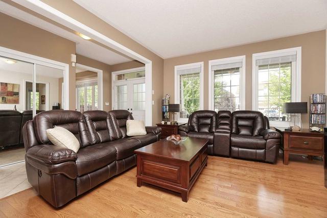 7314 Saint Barbara Blvd, House detached with 4 bedrooms, 3 bathrooms and 6 parking in Mississauga ON | Image 36
