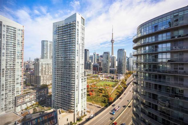 2815 - 17 Bathurst St, Condo with 3 bedrooms, 2 bathrooms and 1 parking in Toronto ON | Image 1