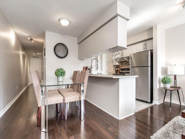 302 - 60 Aerodrome Cres, Townhouse with 2 bedrooms, 2 bathrooms and 1 parking in Toronto ON | Image 7