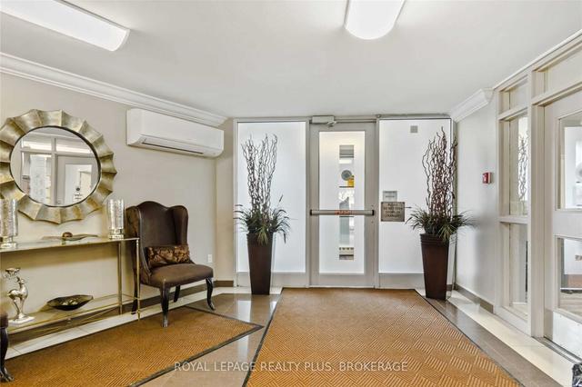 1903 - 530 Lolita Gdns, Condo with 3 bedrooms, 1 bathrooms and 2 parking in Mississauga ON | Image 12