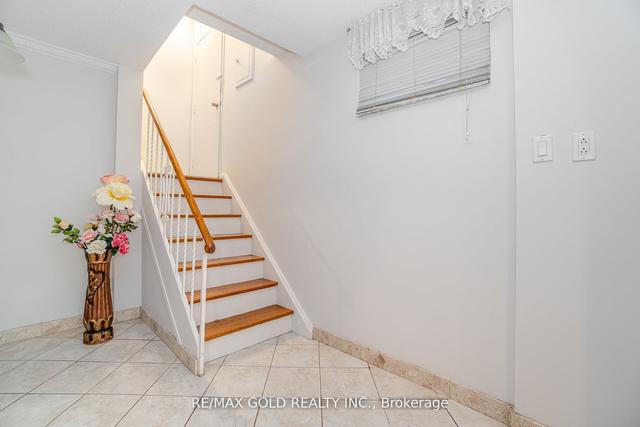 131 Duncanwoods Dr, House semidetached with 3 bedrooms, 2 bathrooms and 3 parking in Toronto ON | Image 17