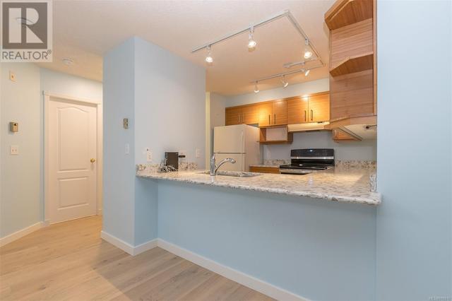 101 - 3921 Shelbourne St, Condo with 1 bedrooms, 1 bathrooms and 1 parking in Saanich BC | Image 6