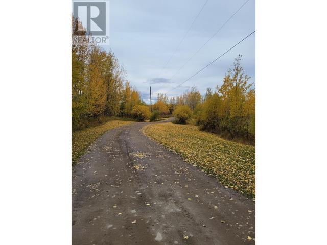 379 97 Highway S, House detached with 3 bedrooms, 2 bathrooms and null parking in Peace River E BC | Image 6