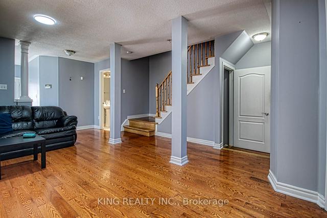 5665 Volpe Ave, House semidetached with 4 bedrooms, 4 bathrooms and 5 parking in Mississauga ON | Image 4