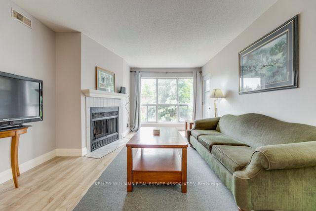 310 - 126 Bell Farm Rd, Condo with 2 bedrooms, 2 bathrooms and 1 parking in Barrie ON | Image 3
