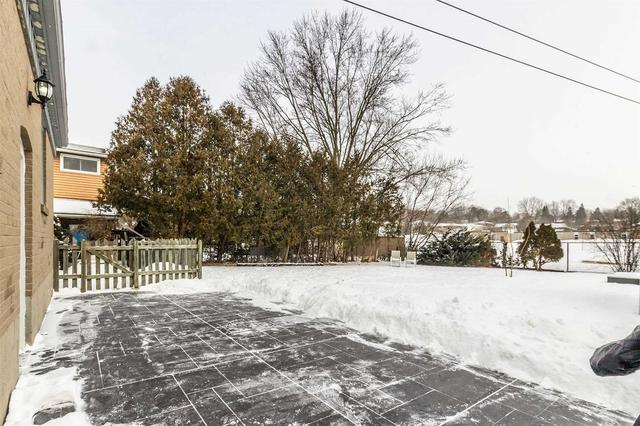 32 Meyer Dr, House detached with 4 bedrooms, 2 bathrooms and 6 parking in Guelph ON | Image 17