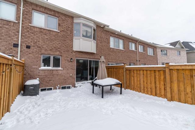 24 Spofford Dr, House attached with 3 bedrooms, 3 bathrooms and 3 parking in Whitchurch Stouffville ON | Image 11