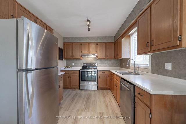 227 Dominion St, House semidetached with 2 bedrooms, 2 bathrooms and 5 parking in Strathroy Caradoc ON | Image 3