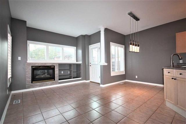 2612 Castle Hill Cres, House detached with 3 bedrooms, 4 bathrooms and 3 parking in Oakville ON | Image 5
