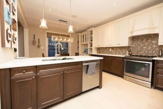 110 Ice Palace Cres, House detached with 4 bedrooms, 3 bathrooms and 2 parking in Oshawa ON | Image 8