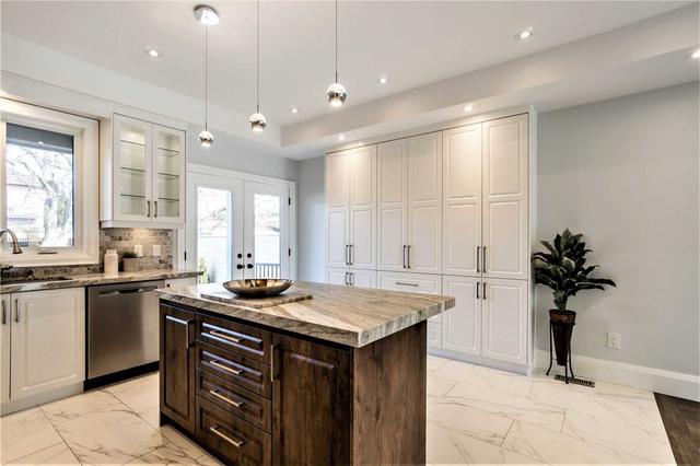 310 Melrose St, House detached with 3 bedrooms, 3 bathrooms and 3 parking in Toronto ON | Image 4