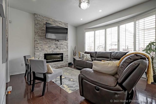 905 Yates Dr, House detached with 4 bedrooms, 3 bathrooms and 4 parking in Milton ON | Image 4