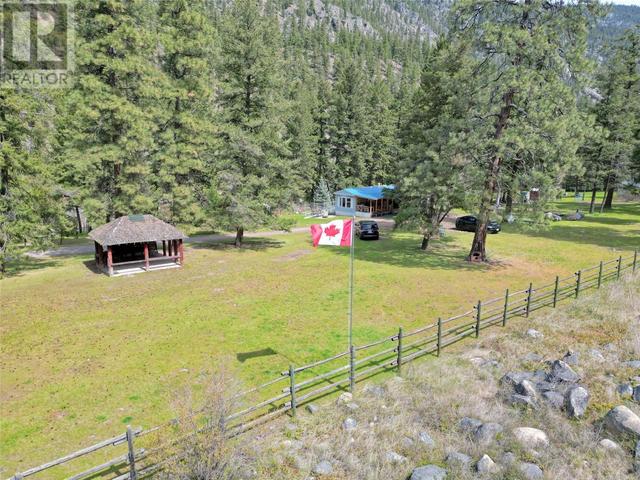 2446 Hwy 3, House other with 2 bedrooms, 2 bathrooms and null parking in Central Kootenay B BC | Image 4