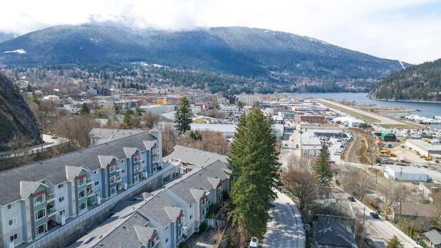 15 - 38 High Street, Condo with 1 bedrooms, 2 bathrooms and 1 parking in Nelson BC | Image 43
