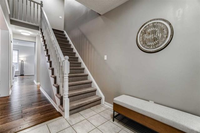 702 Trudeau Dr, House detached with 4 bedrooms, 3 bathrooms and 4 parking in Milton ON | Image 13