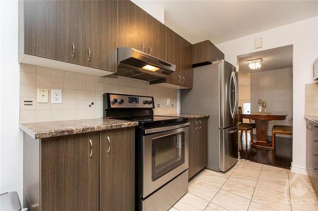 652 Petrichor Crescent, Townhouse with 3 bedrooms, 4 bathrooms and 3 parking in Ottawa ON | Image 9