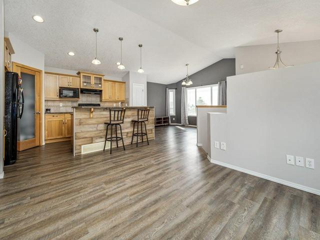 140 Jessie Robinson Close N, House detached with 4 bedrooms, 2 bathrooms and 3 parking in Lethbridge AB | Image 6