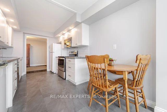 2007 - 24 Hanover Rd, Condo with 2 bedrooms, 2 bathrooms and 1 parking in Brampton ON | Image 9