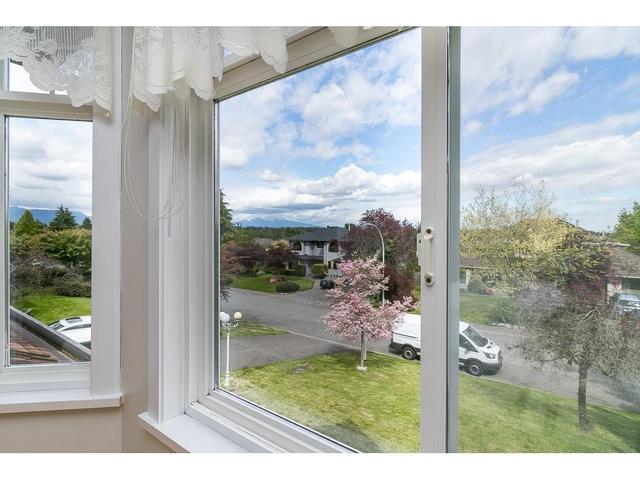 9387 163 Street, House detached with 7 bedrooms, 4 bathrooms and 6 parking in Surrey BC | Image 24