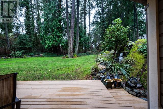 991 Lohbrunner Rd W, House detached with 4 bedrooms, 3 bathrooms and 4 parking in Saanich BC | Image 29
