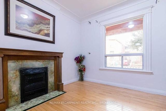 176 Napier St, House detached with 5 bedrooms, 1 bathrooms and 0 parking in Hamilton ON | Image 9