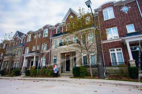 th 101 - 117a The Queensway Ave, Townhouse with 3 bedrooms, 3 bathrooms and 1 parking in Toronto ON | Image 1