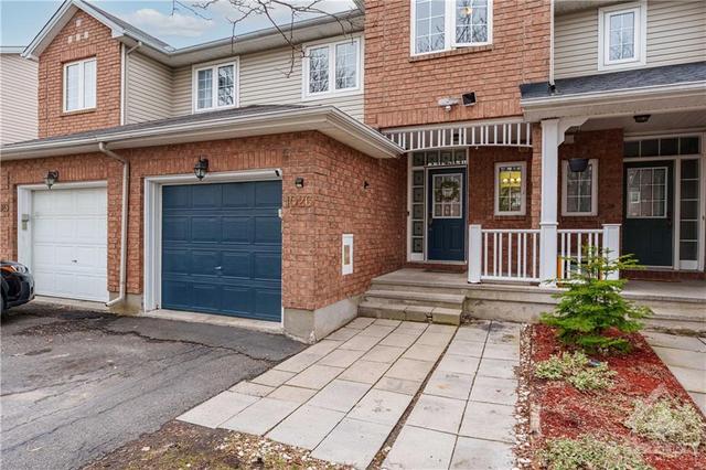 1026 Markwick Crescent, Townhouse with 3 bedrooms, 3 bathrooms and 3 parking in Ottawa ON | Image 2