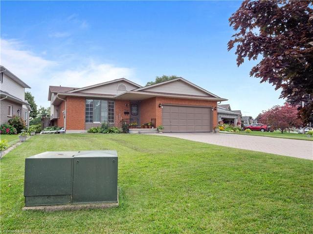 7353 Lakewood Crescent, House detached with 5 bedrooms, 3 bathrooms and 6 parking in Niagara Falls ON | Image 16