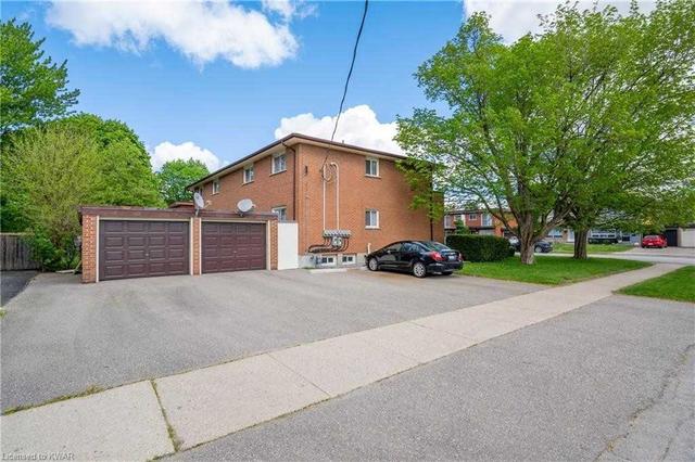 138 Kraft Ave, House detached with 8 bedrooms, 7 bathrooms and 12 parking in Kitchener ON | Image 4
