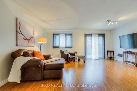 40 - 1020 Central Park Dr, Townhouse with 3 bedrooms, 2 bathrooms and 1 parking in Brampton ON | Card Image